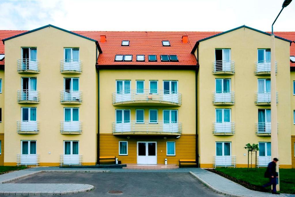 Karoly Robert Diakhotel Gyöngyös Exterior foto